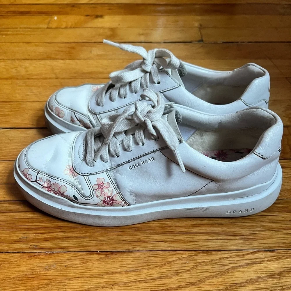 Cole Haan White Floral Sneakers | Size 7